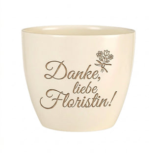 Personalisierter Blumentopf mit Gravur — Geschenk für Floristin zum Dankeschön — Detailansicht der Lasergravur
