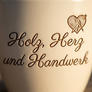 Personalisierter Blumentopf mit Gravur — Geschenk Möbeltischler — Detailaufnahme