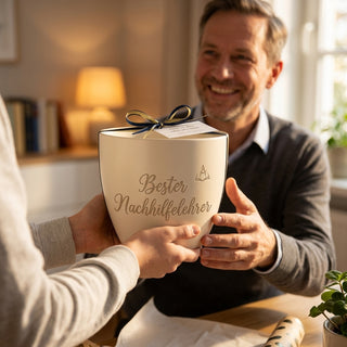 Personalisierter Blumentopf mit Gravur 'Bester Nachhilfelehrer' – Dankeschön Geschenk — als persoenliche Geschenk-Uebergabe