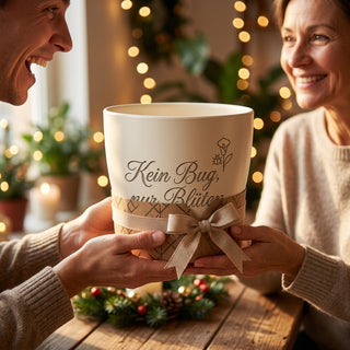 Personalisierter Blumentopf mit Gravur — Geschenk für IT Consultant & Entwickler — als persoenliche Geschenk-Uebergabe