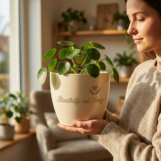 Personalisierter Blumentopf mit Gravur — Geschenk Stillberaterin Dank & Abschied — im Wohnambiente