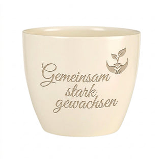 Personalisierter Blumentopf mit Gravur — Geschenk Geschäftspartnerin — Detailansicht der Lasergravur