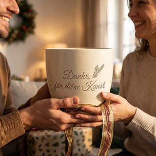 Personalisierter Blumentopf mit Gravur — Danke Geschenk für Keramikerin — als persoenliche Geschenk-Uebergabe