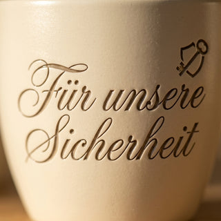 Persönliches Geschenk für Bundespolizisten – Blumentopf mit Gravur — Detailaufnahme