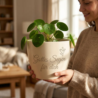 Personalisierter Blumentopf mit Gravur — Geschenk für Gemeindereferent Abschied — im Wohnambiente