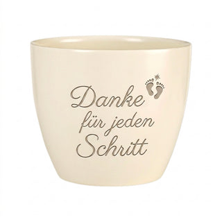 Personalisierter Blumentopf mit Gravur "Danke für jeden Schritt" — Geschenk für Orthopädiet... — Detailansicht der Lasergravur