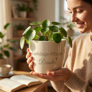 Personalisierter Blumentopf mit Gravur — Geschenk Krankenpfleger Danke — im Wohnambiente