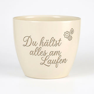 Personalisierter Blumentopf mit Gravur — Geschenk für Systemtechniker — Detailansicht der Lasergravur