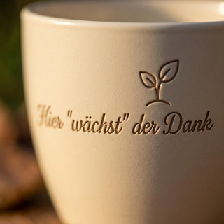 Personalisierter Blumentopf mit Gravur — Dankeschön Geschenk Melker — Detailaufnahme