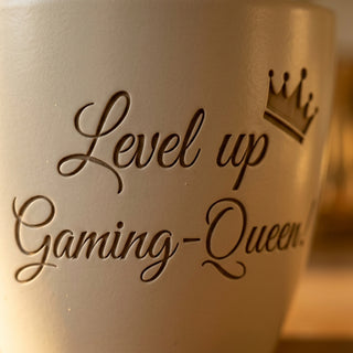Personalisierter Blumentopf mit Gravur — Gaming Geschenk für Gamerinnen — Detailaufnahme