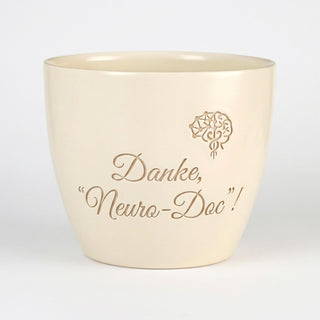 Personalisierter Blumentopf mit Gravur — Danke Geschenk Neurologe — Detailansicht der Lasergravur