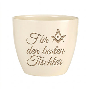 Personalisierter Blumentopf mit Gravur — Geschenk für Möbeltischler — Detailansicht der Lasergravur