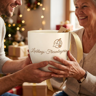 Personalisierter Blumentopf mit Gravur — Geschenk Fliesenlegerin Abschied — als persoenliche Geschenk-Uebergabe