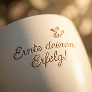 Gravierter Blumentopf Geschenk Agraringenieur — Ernte deinen Erfolg — nahaufnahme
