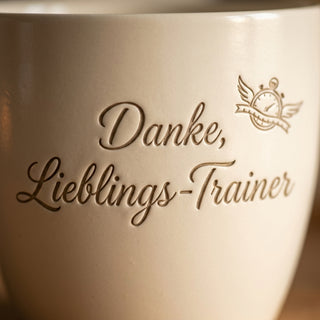 Personalisierter Blumentopf mit Gravur — Danke-Geschenk für Sporttrainer — Detailaufnahme