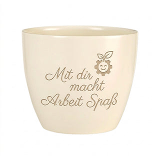 Personalisierter Blumentopf mit Gravur — Geschenk Lieblingskollege — Detailansicht der Lasergravur