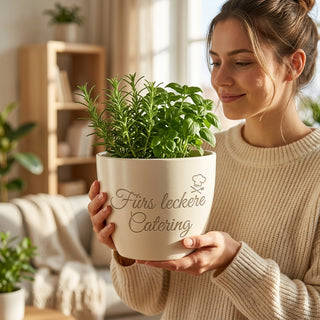 Personalisierter Blumentopf mit Gravur — Danke Geschenk Catering Team — im Wohnambiente