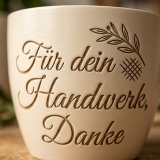 Persönliches Geschenk für Buchbinder – Gravur: Für dein Handwerk, Danke — Detailaufnahme