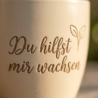 Personalisierter Blumentopf mit Gravur — Geschenk Heilpädagoge Abschied — Detailaufnahme