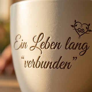 Personalisierter Blumentopf mit Gravur 'Ein Leben lang verbunden' - Geschenk op Schwester — Detailaufnahme