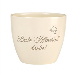 Personalisierter Blumentopf mit Gravur 'Beste Kellnerin' — Dankeschön Geschenk — Detailansicht der Lasergravur