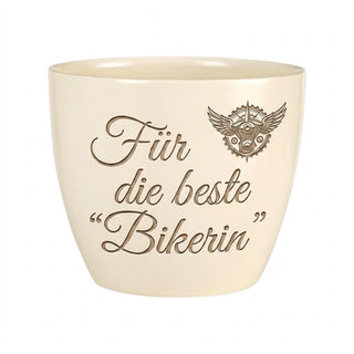 Personalisierter Blumentopf mit Gravur — Geschenk für Motorradfahrerin — Detailansicht der Lasergravur