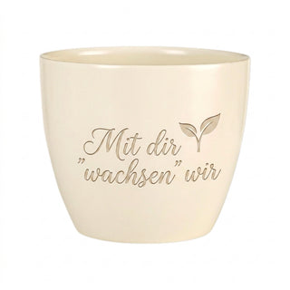 Personalisierter Blumentopf mit Gravur 'Mit dir wachsen wir' — Geschenk für Handelsvertreter — Detailansicht der Lasergravur
