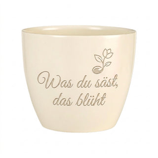 Blumentopf mit Gravur „Was du säst, das blüht“ — Geschenk Landwirtin — Detailansicht der Lasergravur