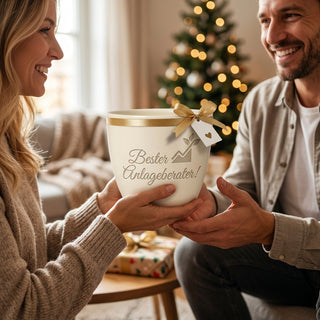 Personalisierter Blumentopf Geschenk Anlageberater — Gravur Keramiktopf — geschenk_uebergabe