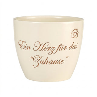Personalisierter Blumentopf mit Gravur — Geschenk Hauswirtschafterin — Detailansicht der Lasergravur