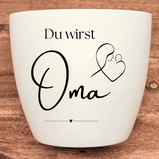 Weißer Blumentopf mit Gravur "Du wirst Oma" und Mutter-Kind-Motiv. Oma-Geschenk.