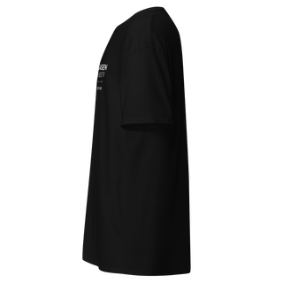 Schwarzes "Gassen & Reben" T-Shirt von Naturmacher, seitliche Ansicht, schlichtes Design.