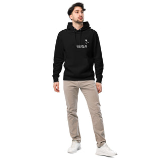 Schwarzer Eco-Hoodie von Naturmacher mit "Bensem"-Aufdruck, getragen von einem Mann, kombiniert mit beigen Hosen.