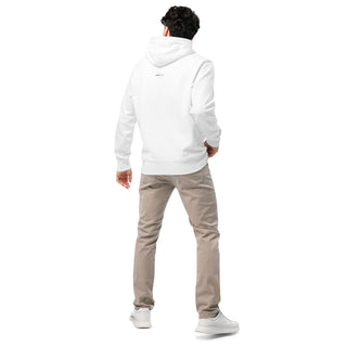 Weißer Eco-Hoodie von Naturmacher, getragen von einem Mann, Rückansicht, kombiniert mit beiger Hose und weißen Sneakers.