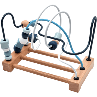 Goki Motorikschleife Azur. Holzgestell mit blauen, weißen und dunkelblauen Schleifen und Perlen für Babys. Fördert Motorik...