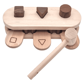 Goki Hammerbank aus Holz mit Formen und Hammer, ideal für Kinder zum Lernen von Formen und Ursache-Wirkung.