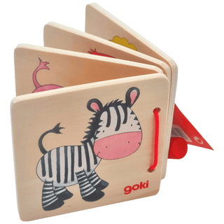Goki Holzbilderbuch mit Zebra-Motiv, geöffnet und zeigend bunte Tierillustrationen auf Holzseiten. Für Kleinkinder.