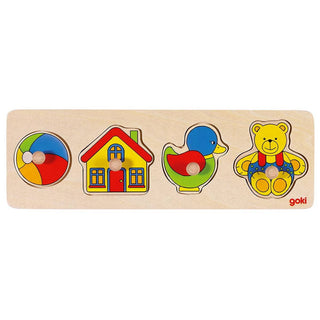 Goki Steckpuzzle mit bunten Formen: Ball, Haus, Ente und Bär. Fördert spielerisch die Hand-Augen-Koordination.