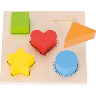 Goki Formensortierer aus Holz mit bunten Formen: Quadrat, Herz, Stern, Kreis, Dreieck. Fördert spielerisch Form- & Farberk...